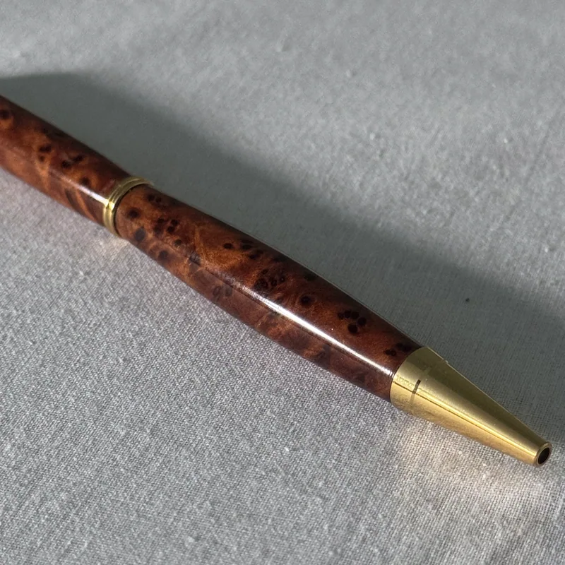 Close-up of the grain on an amboyna ballpoint