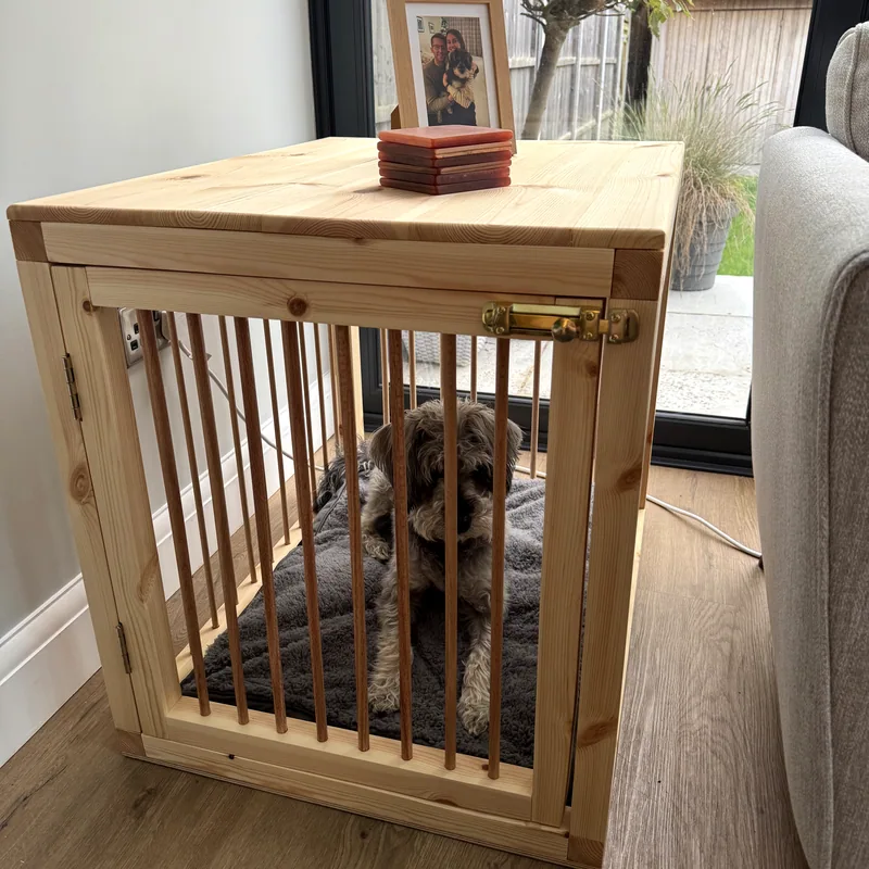 Dog Crate Table, closed view