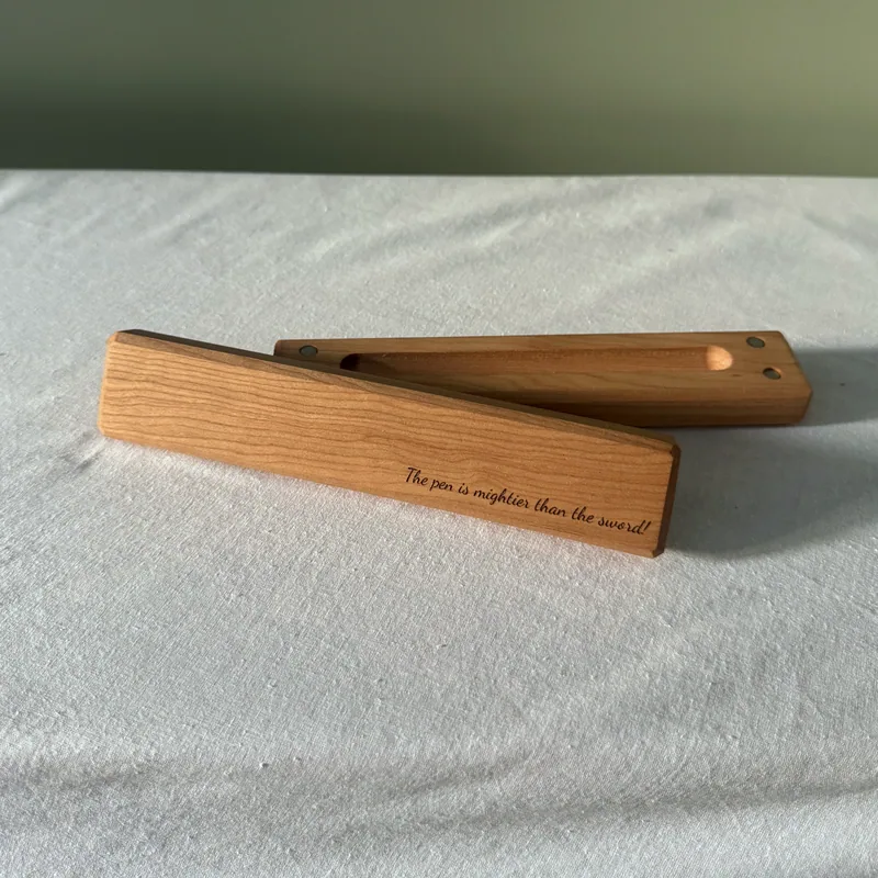 The hardwood box in cherry, with a line engraved on the lid